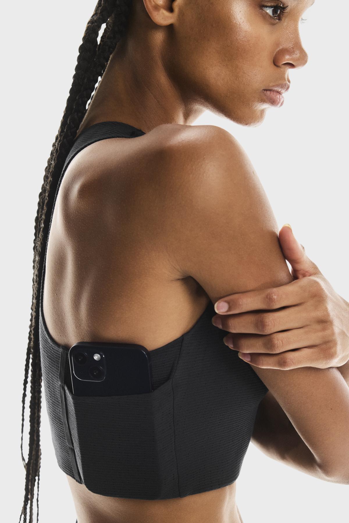 On W - パフォーマンス ブラ