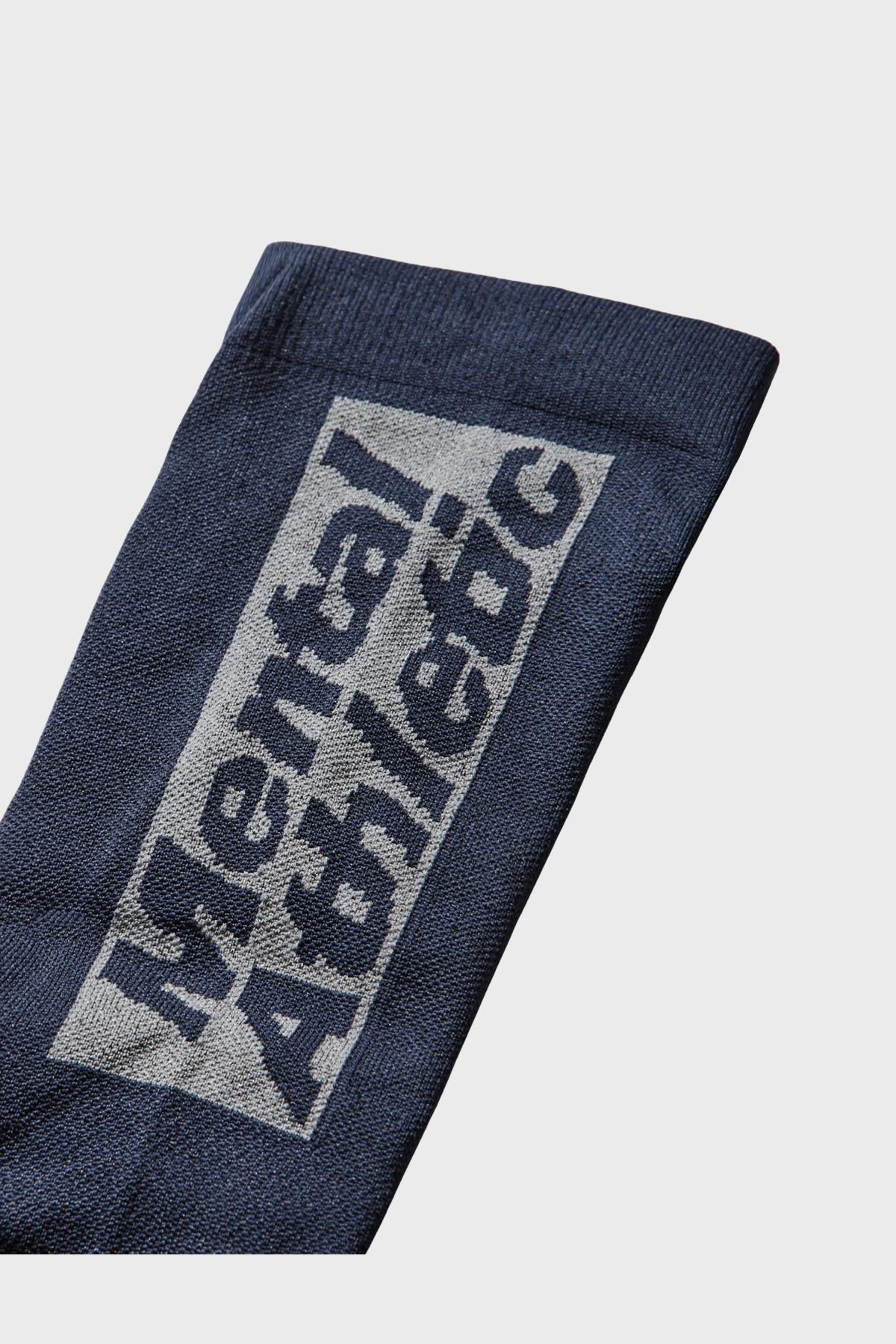 SATISFY - モステック TM Tシャツ