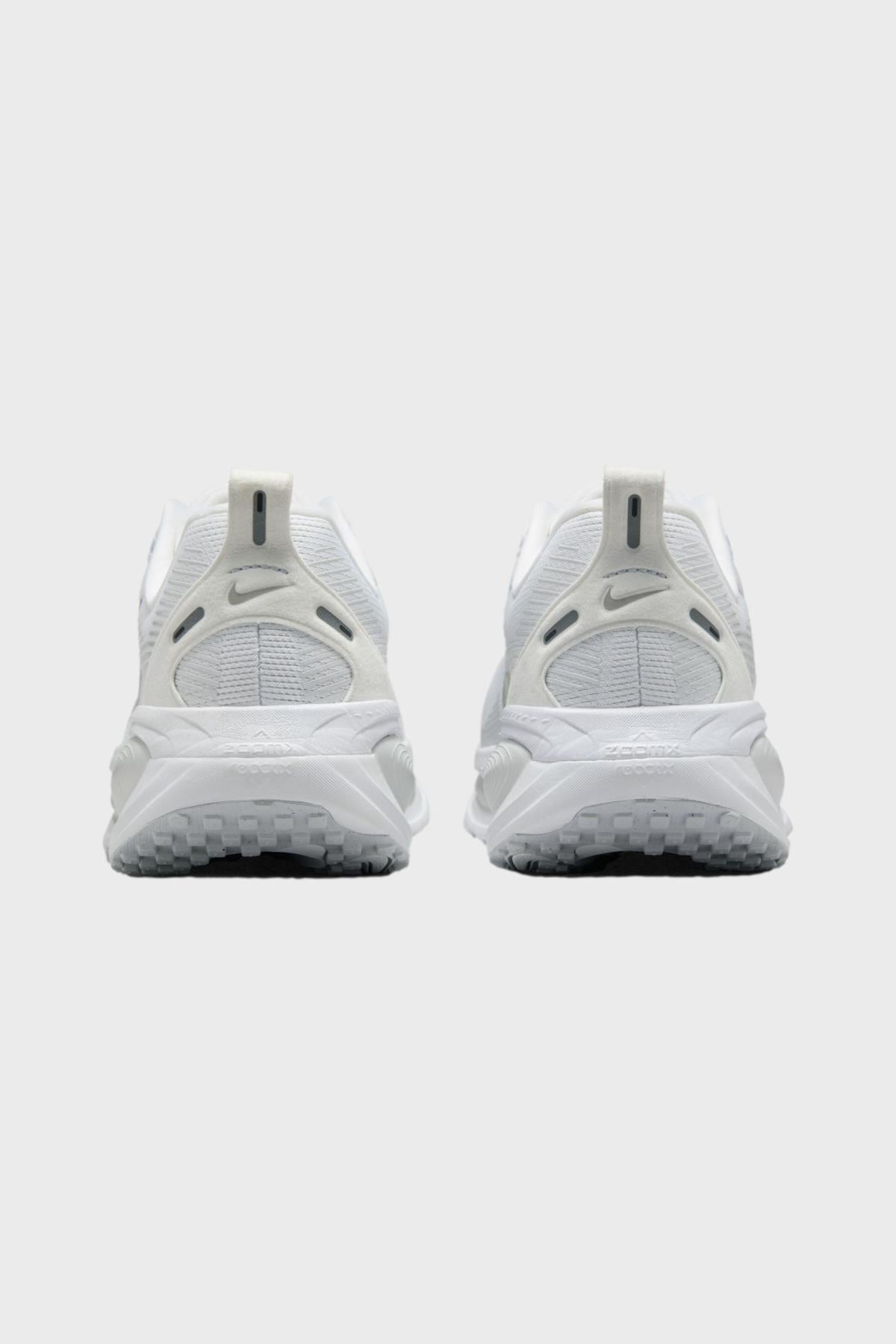 ナイキ W - ヴォメロ 18