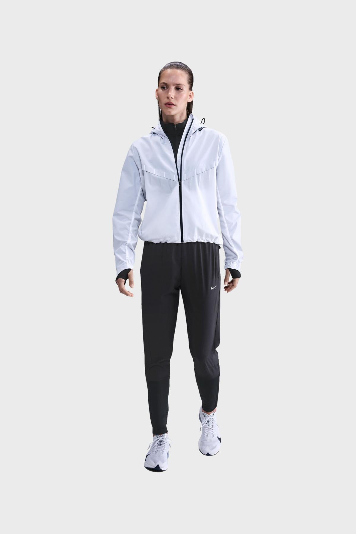 NIKE - W ナイキ DRI-FIT SWIFT ショーツ 2 および 1