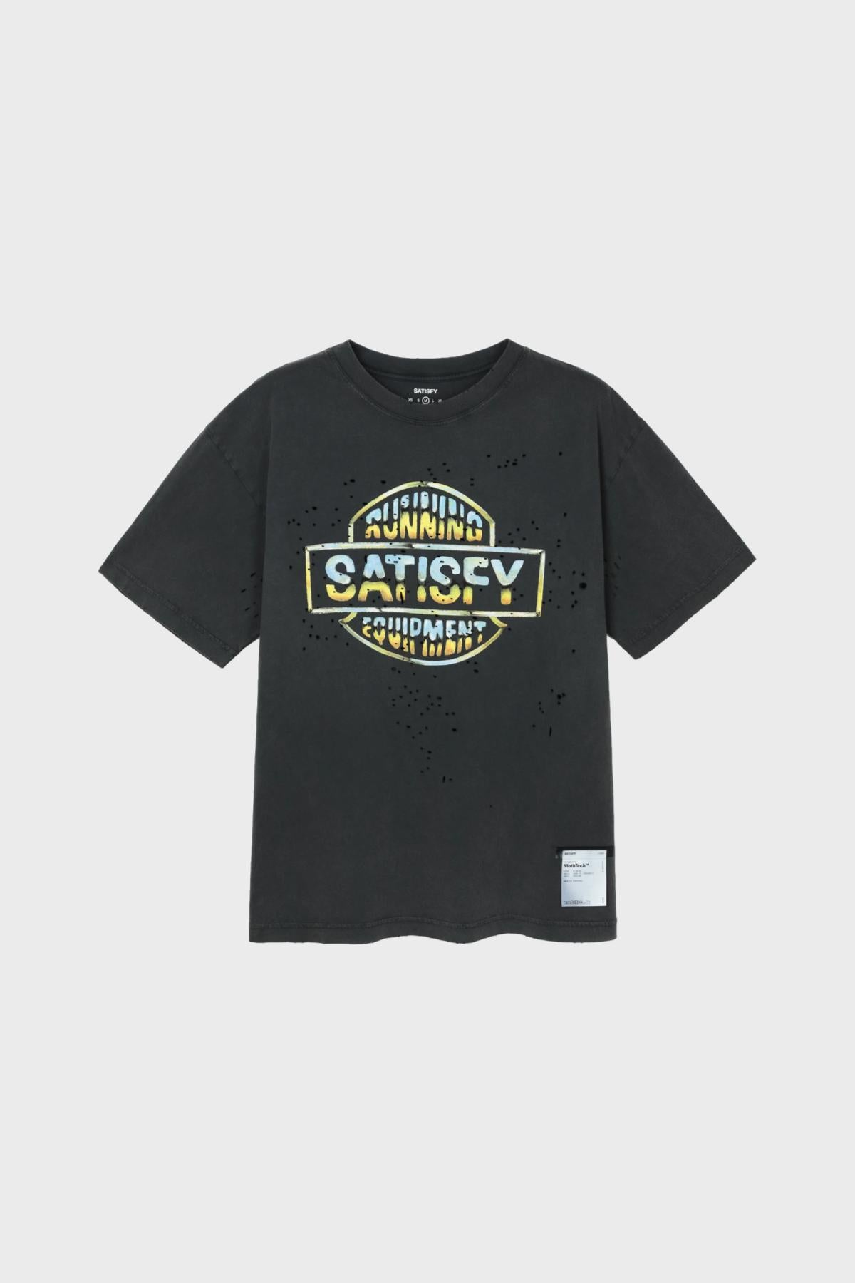 SATISFY - モステック TM Tシャツ