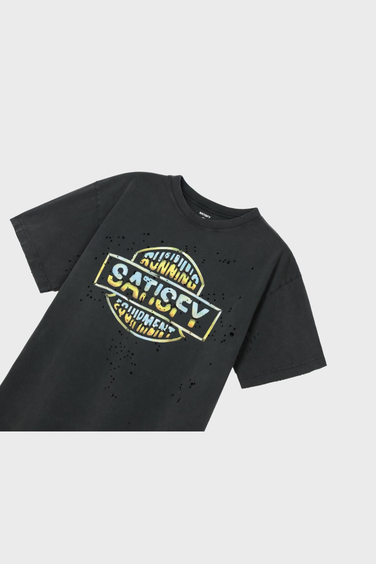 SATISFY - モステック TM Tシャツ