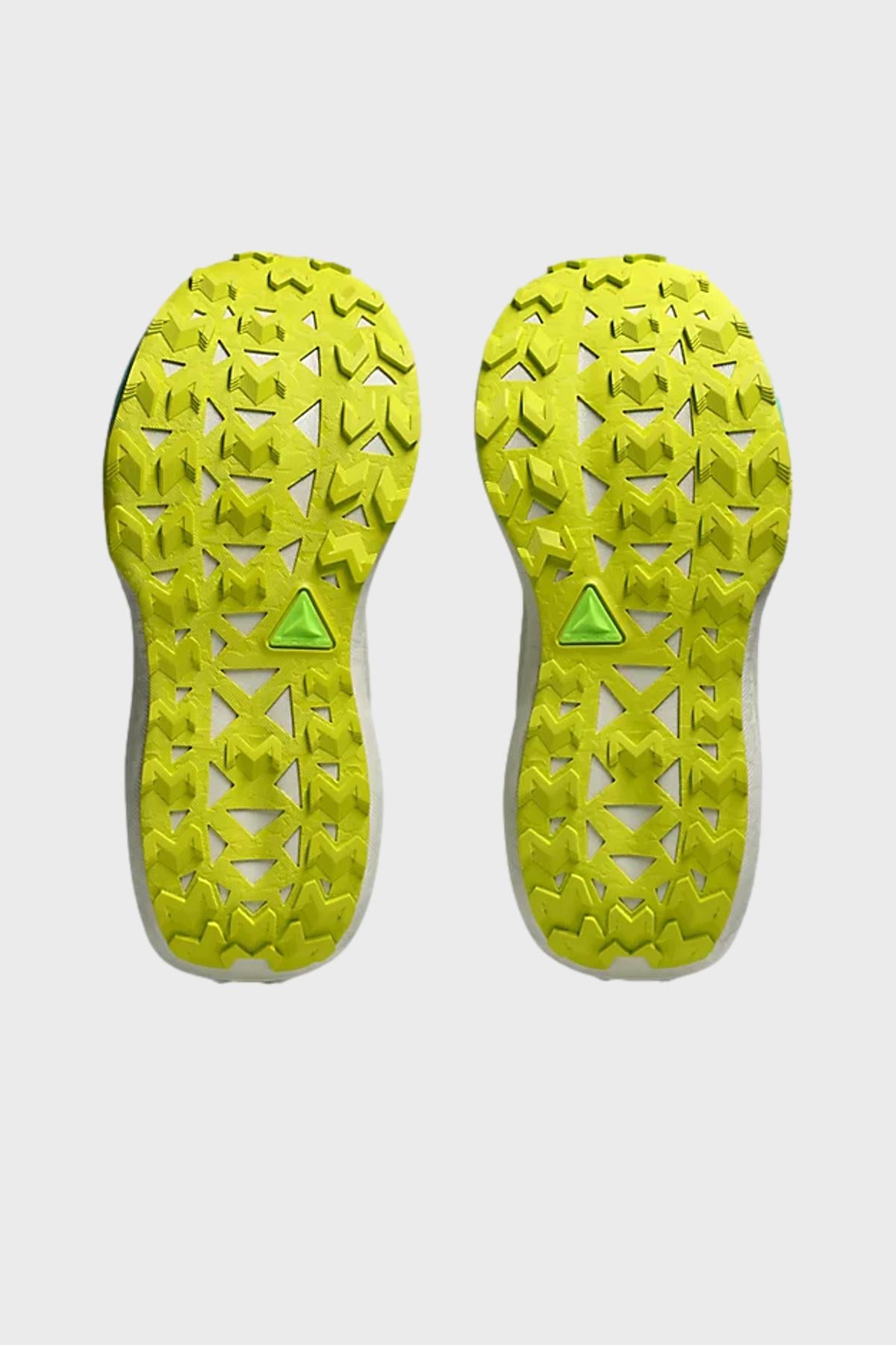 アシックス - トラベルコ マックス 3