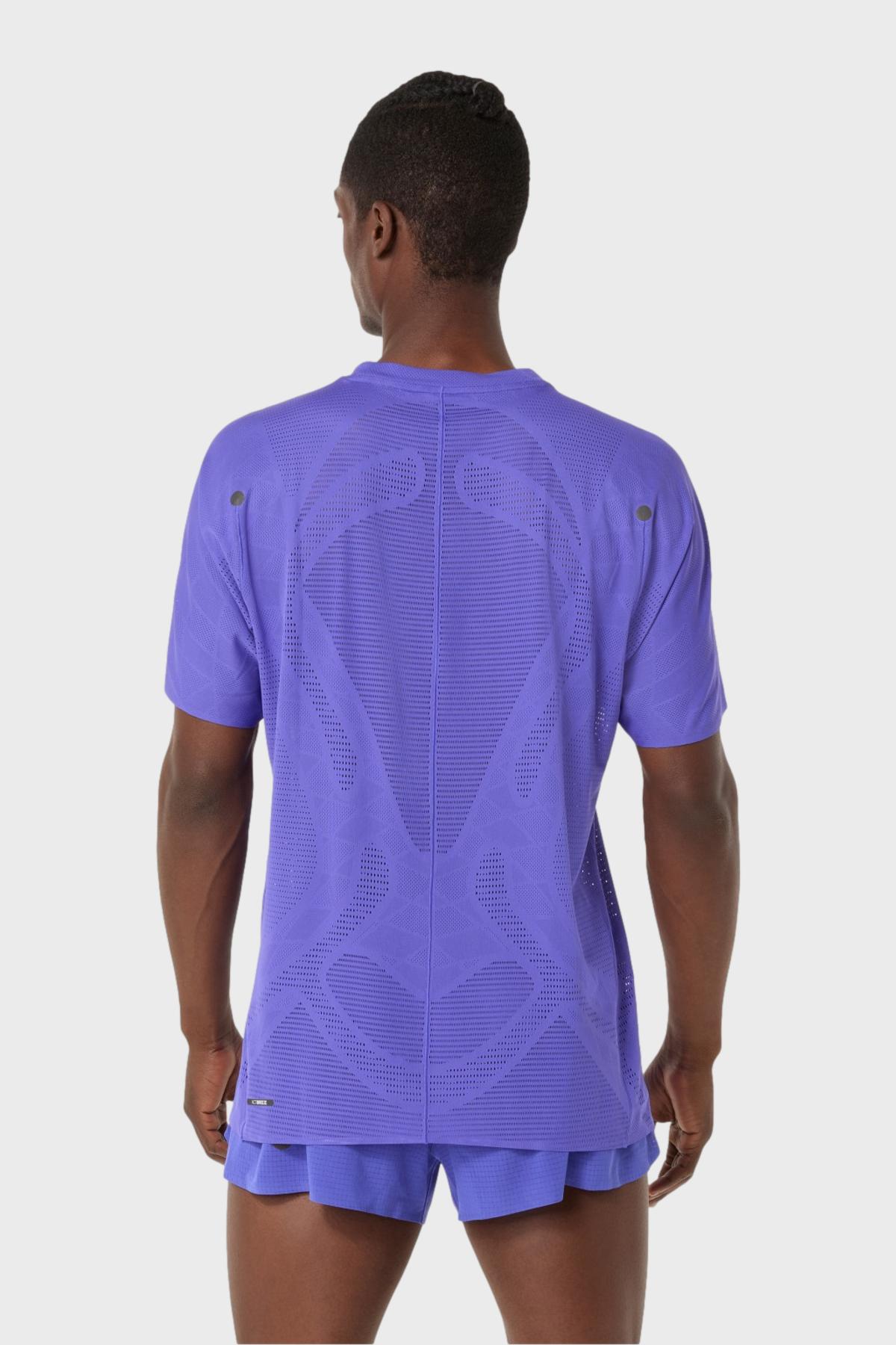 オン - パフォーマンス T