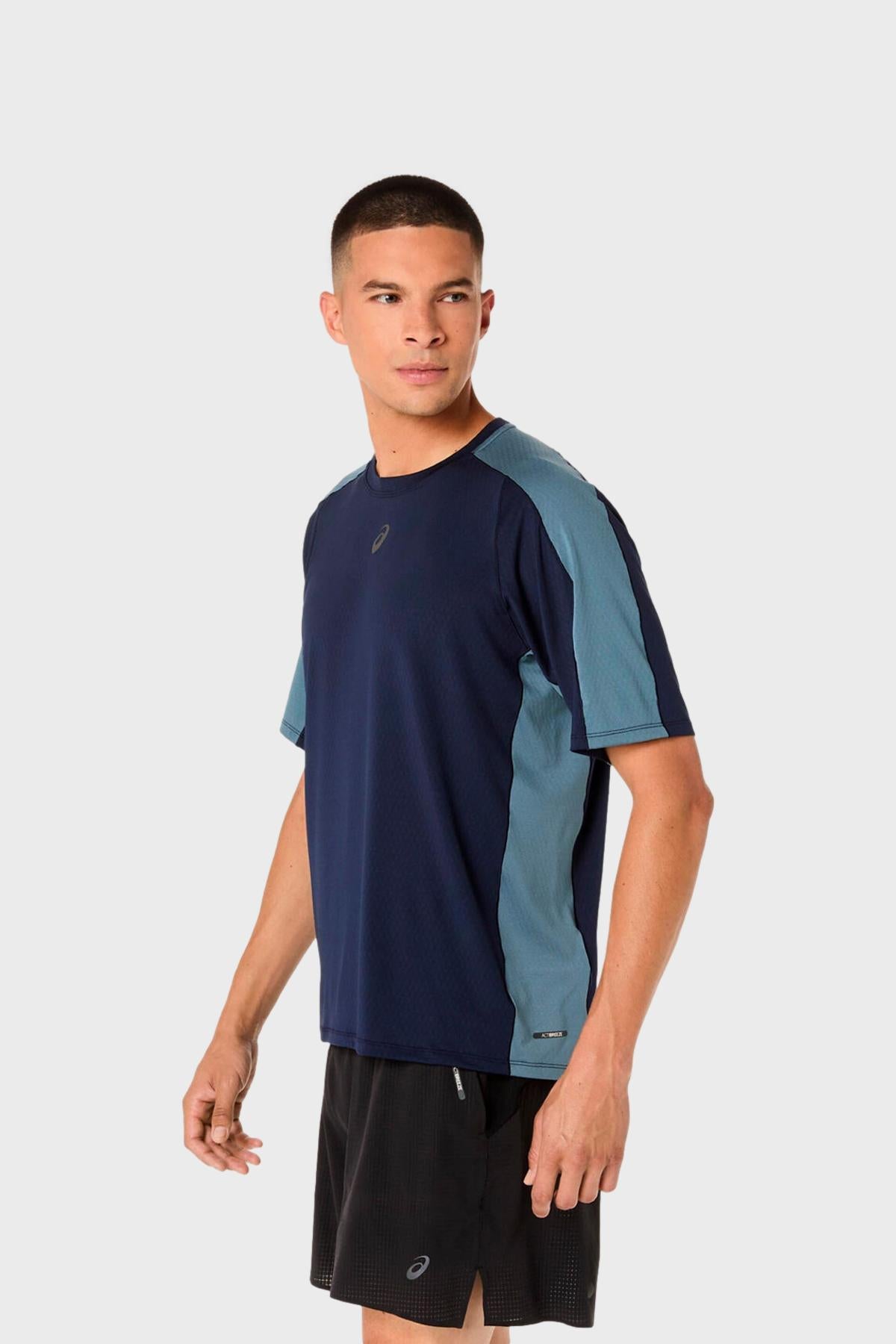 オン - パフォーマンス T