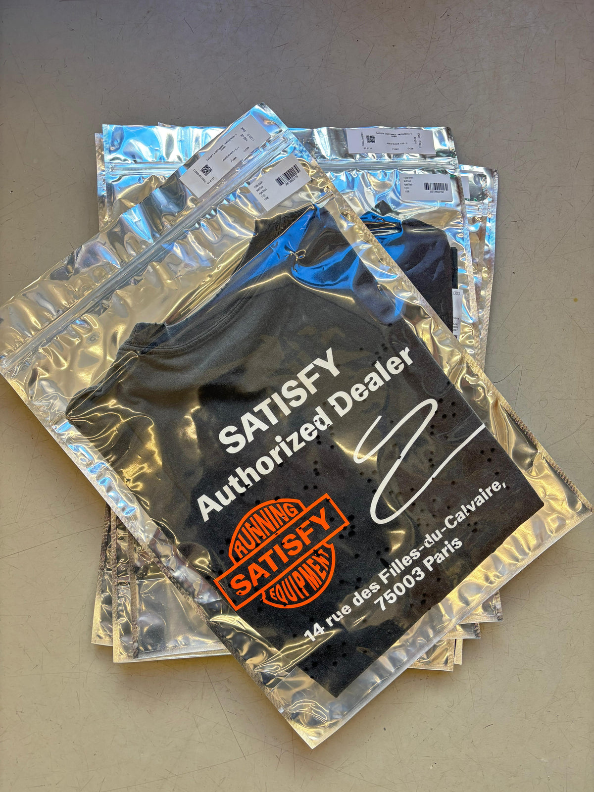 SATISFY x DISTANCE - MOTHTECH  T-SHIRT