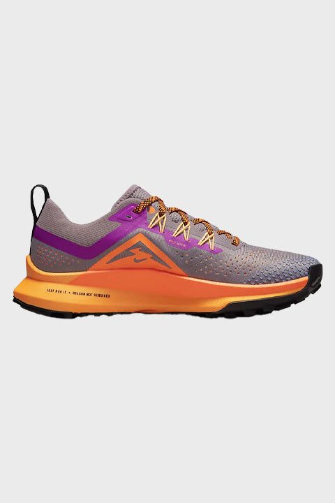 W React Pegasus Trail 4