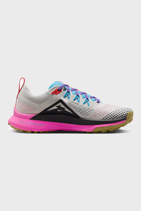 W React Pegasus Trail 4