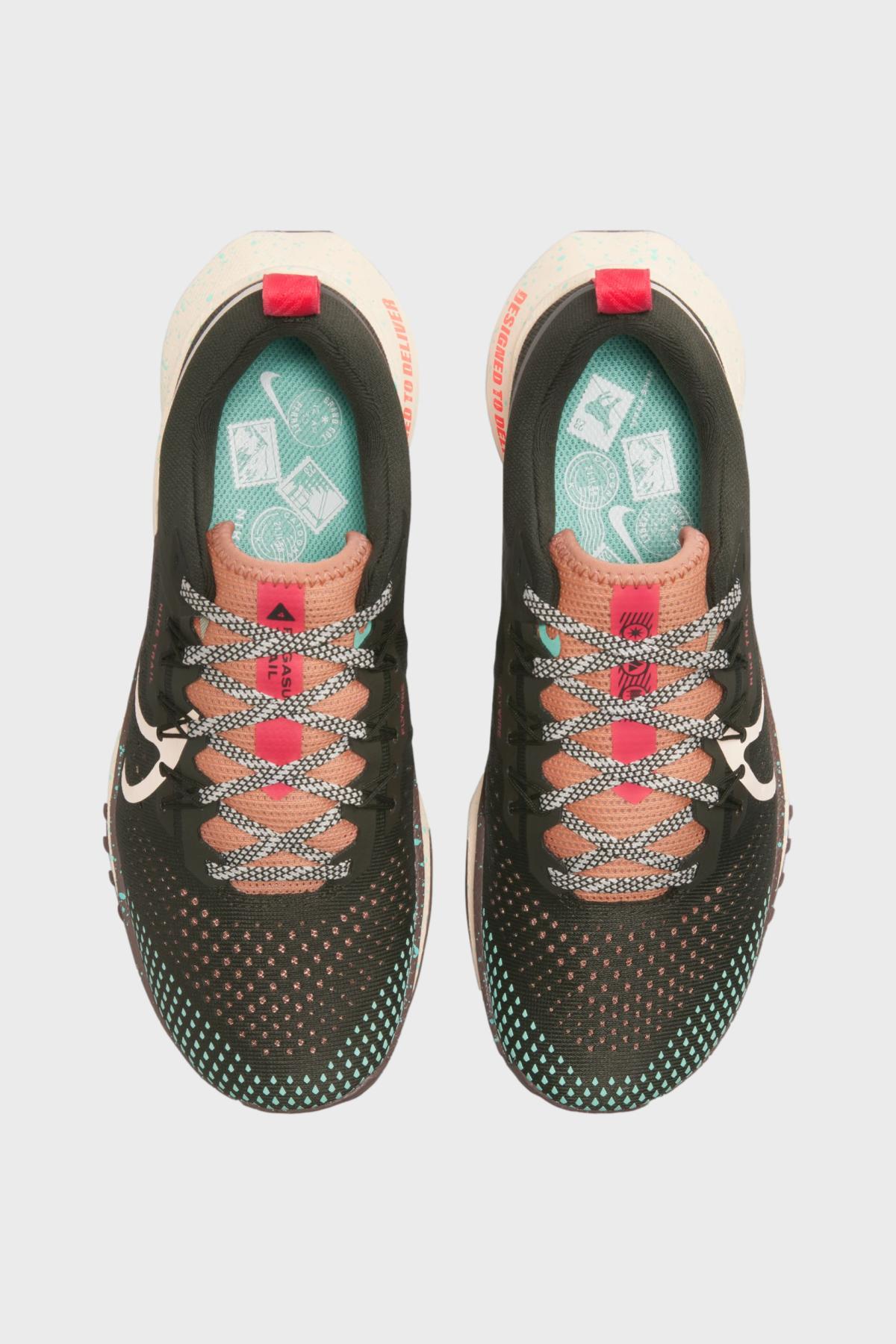 W React Pegasus Trail 4