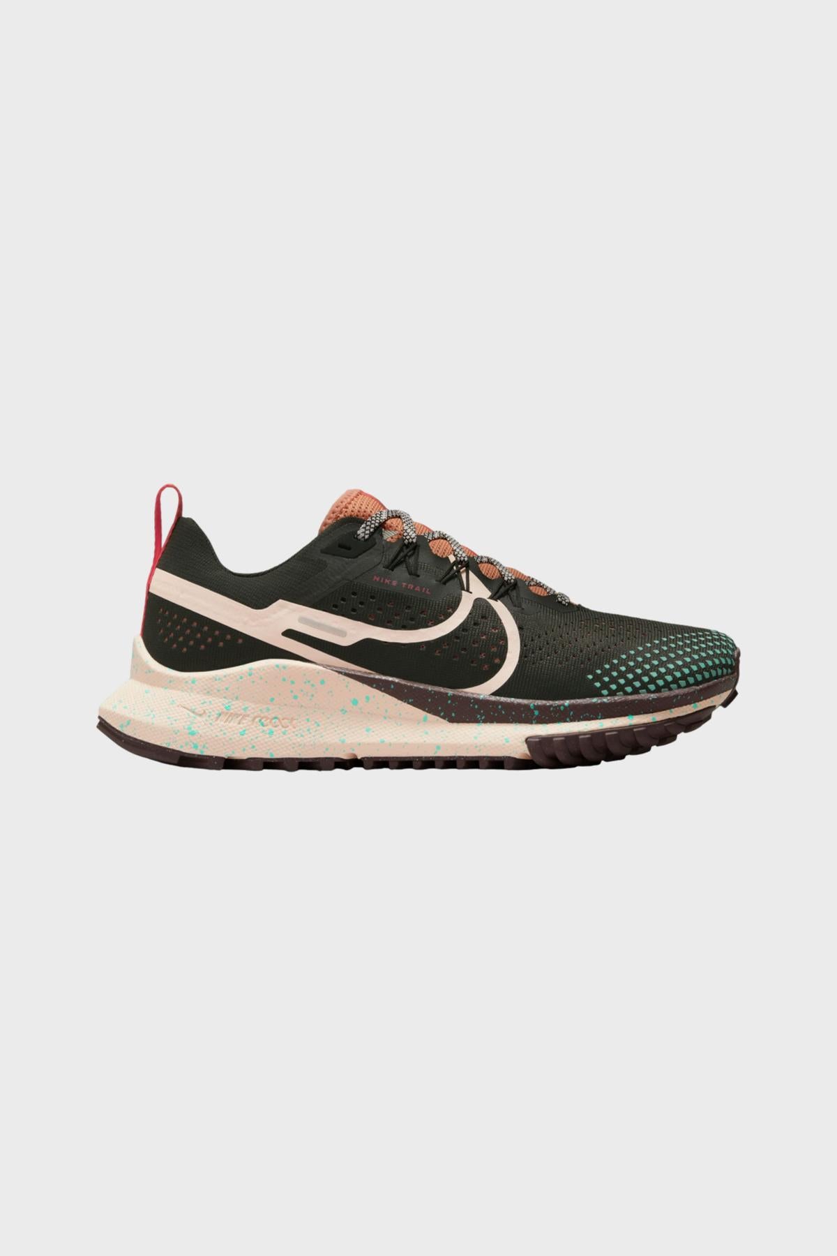 W React Pegasus Trail 4