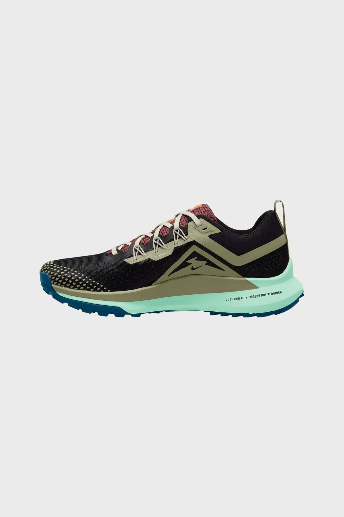 W React Pegasus Trail 4