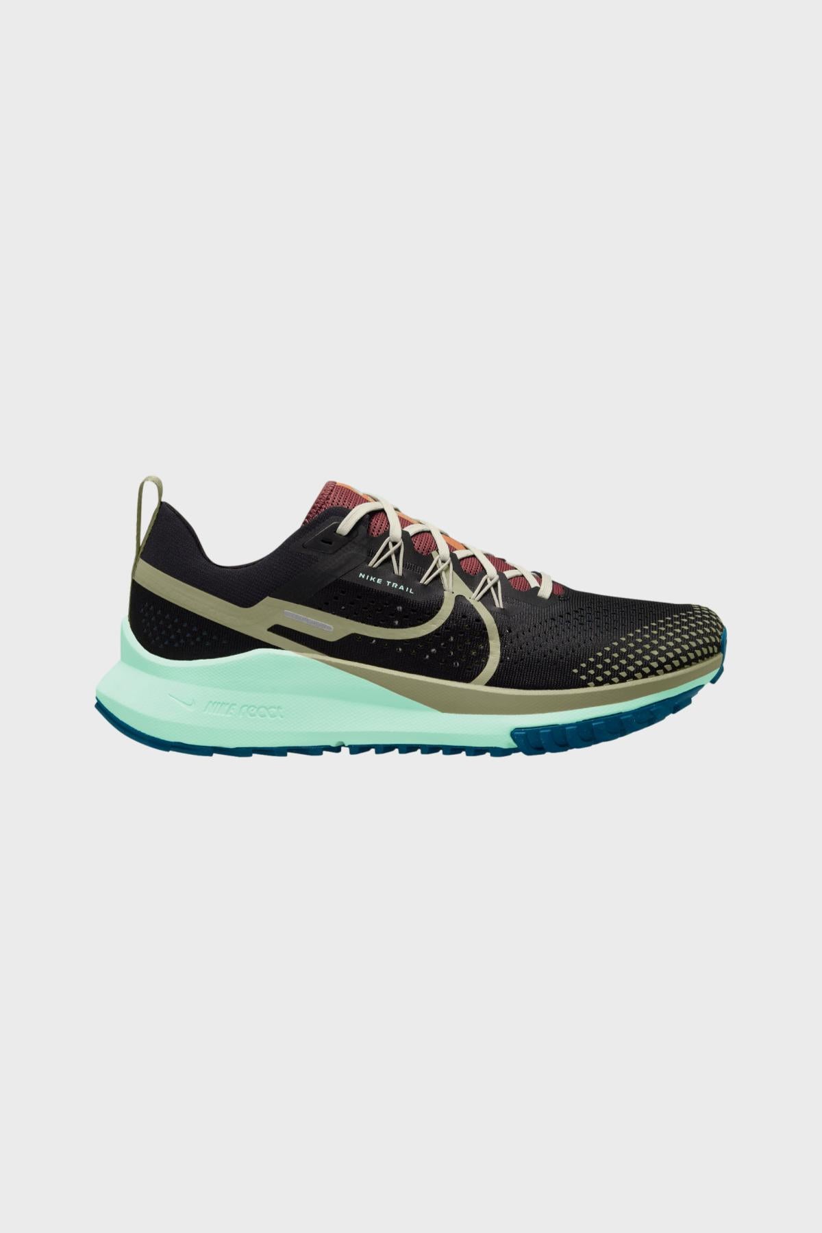 W React Pegasus Trail 4